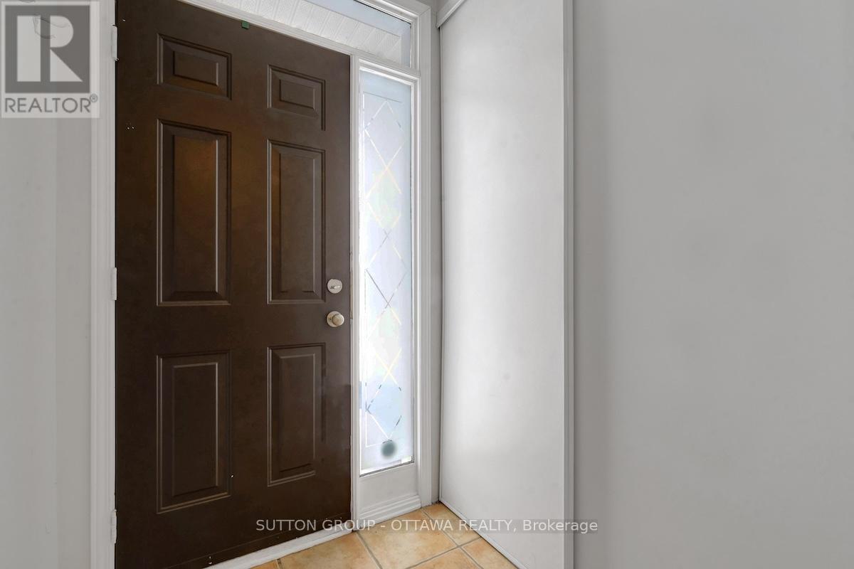 17 Glenhaven Private, Ottawa, Ontario  K1V 2B2 - Photo 2 - X12676702