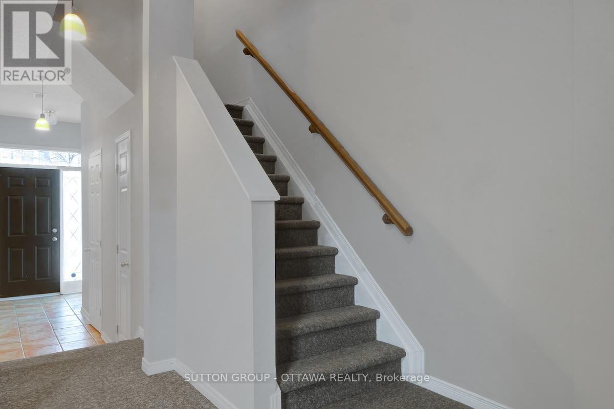 17 Glenhaven Private, Ottawa, Ontario  K1V 2B2 - Photo 3 - X12676702