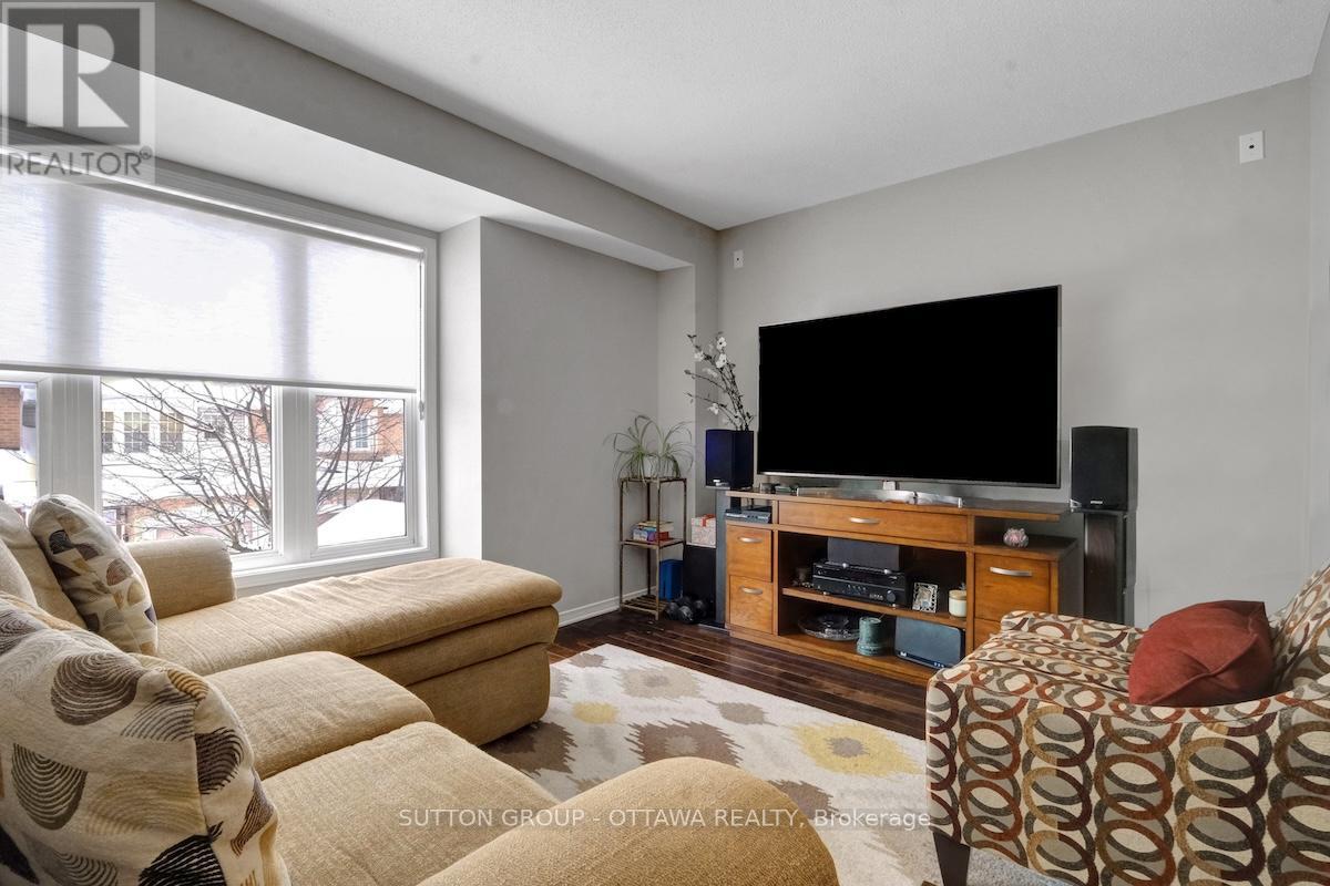 17 Glenhaven Private, Ottawa, Ontario  K1V 2B2 - Photo 5 - X12676702