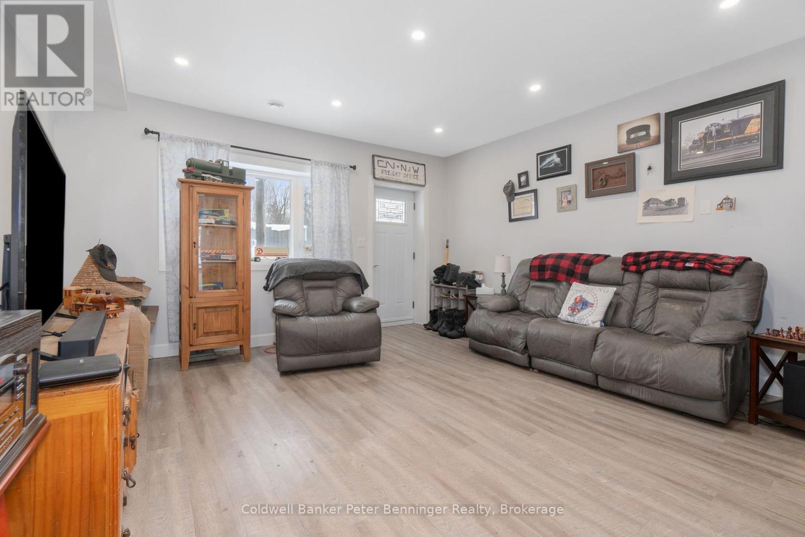 523 Mill Street, West Grey, Ontario N0G 2M0 - Photo 7 - X12645880