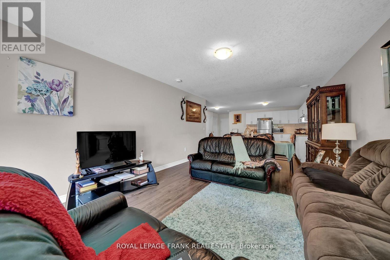 402 Olive Avenue, Oshawa, Ontario L1H 2R1 - Photo 11 - E12676576