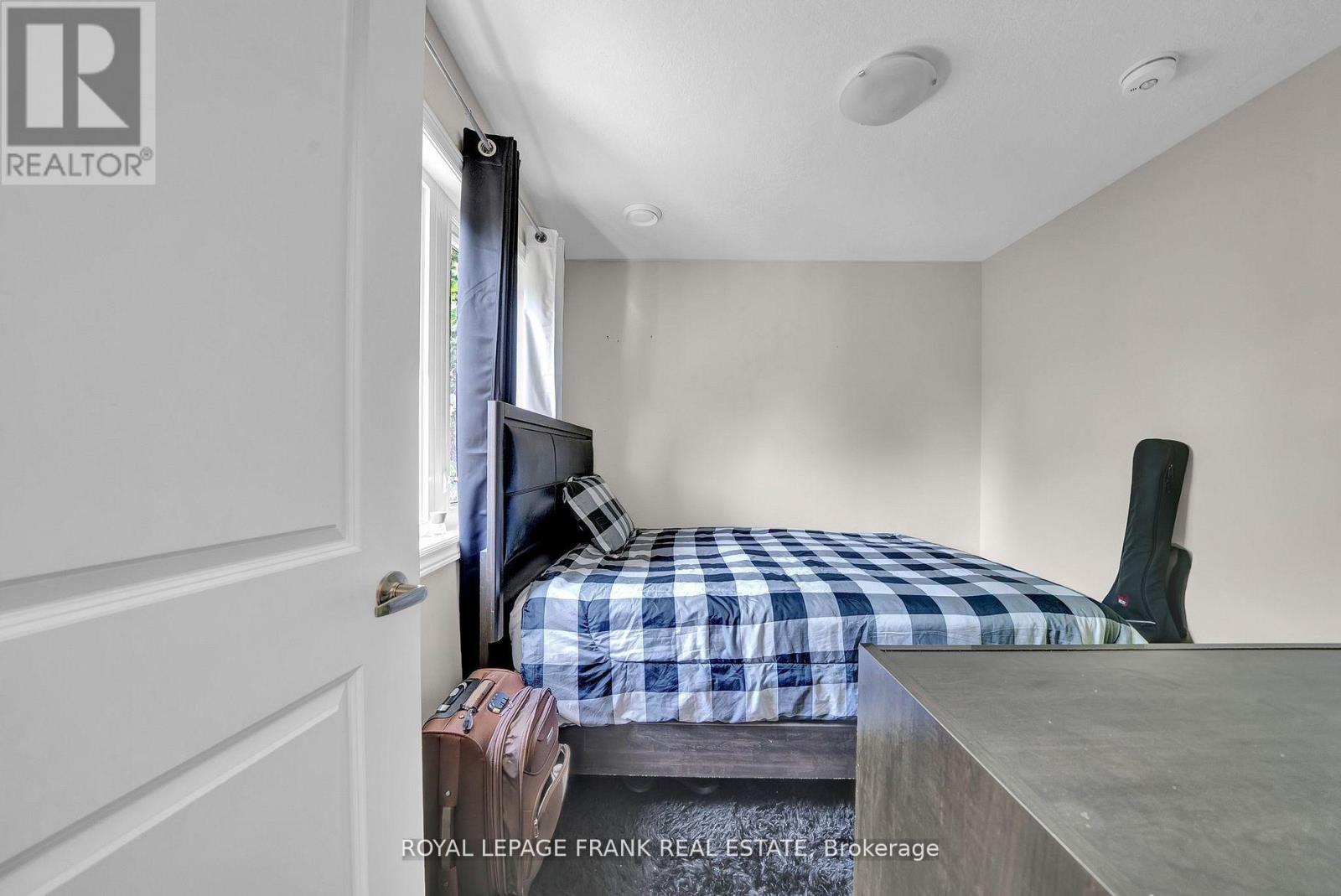 402 Olive Avenue, Oshawa, Ontario L1H 2R1 - Photo 13 - E12676576