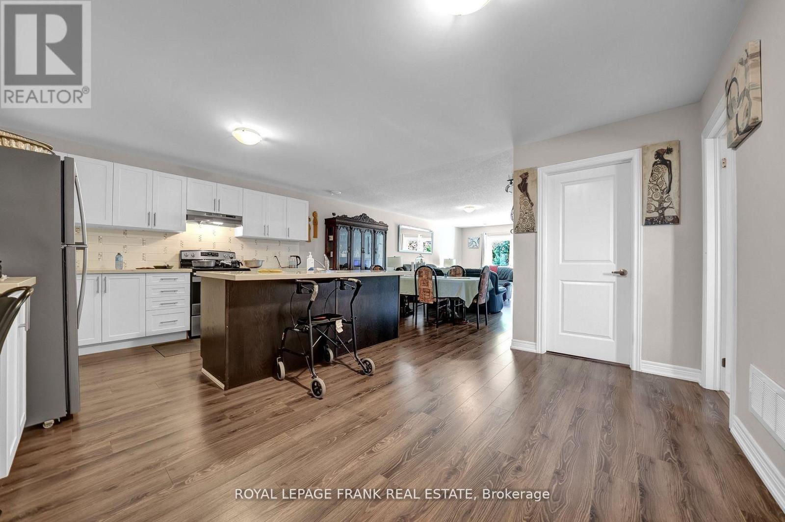 402 Olive Avenue, Oshawa, Ontario L1H 2R1 - Photo 6 - E12676576