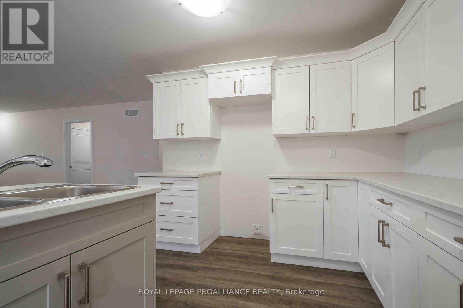 110 Farrington Crescent, Prince Edward County, Ontario  K0K 2T0 - Photo 12 - X12676650