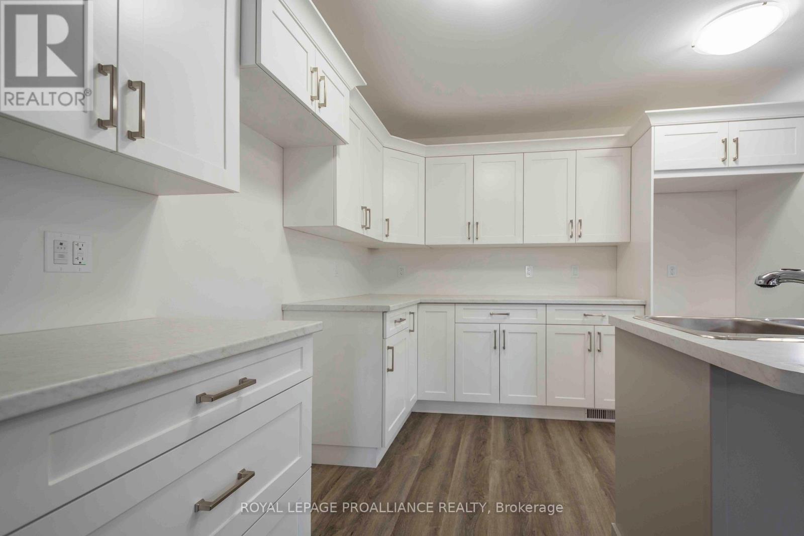 110 Farrington Crescent, Prince Edward County, Ontario  K0K 2T0 - Photo 13 - X12676650