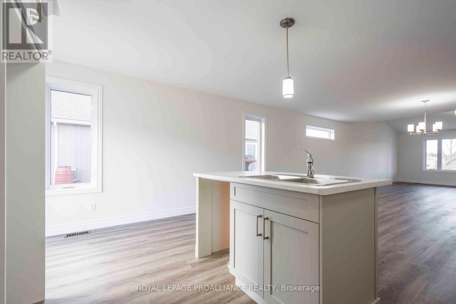 110 Farrington Crescent, Prince Edward County, Ontario  K0K 2T0 - Photo 14 - X12676650