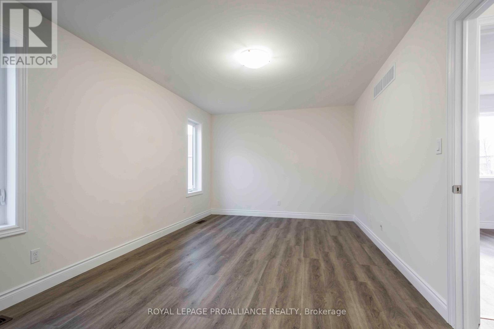 110 Farrington Crescent, Prince Edward County, Ontario  K0K 2T0 - Photo 15 - X12676650