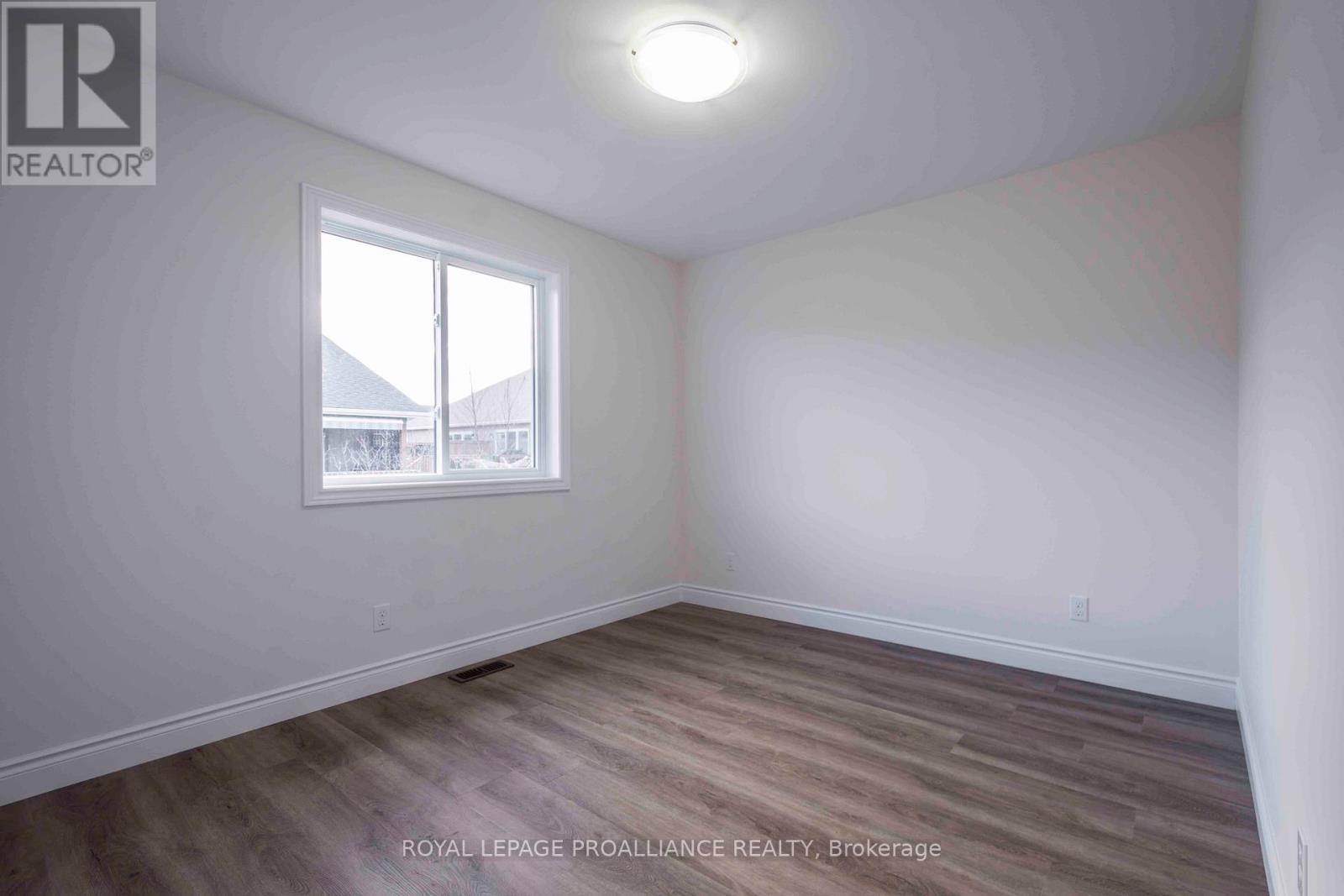 110 Farrington Crescent, Prince Edward County, Ontario  K0K 2T0 - Photo 18 - X12676650