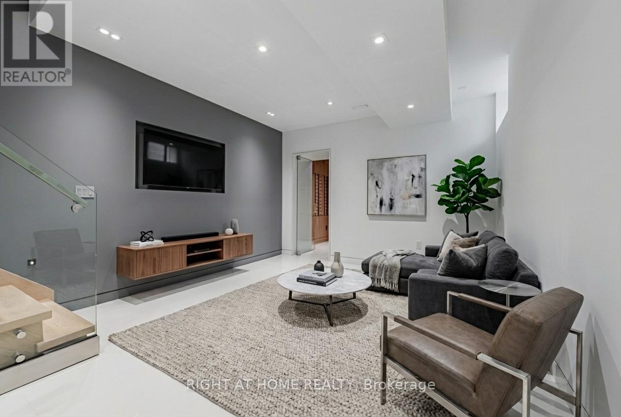 677 Huron Street, Toronto, Ontario  M5R 2R8 - Photo 11 - C12676472