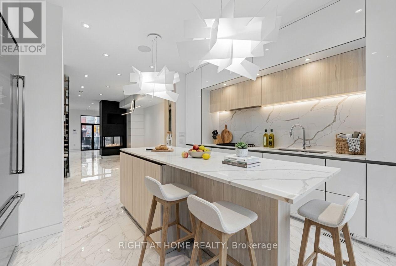 677 Huron Street, Toronto, Ontario  M5R 2R8 - Photo 4 - C12676472