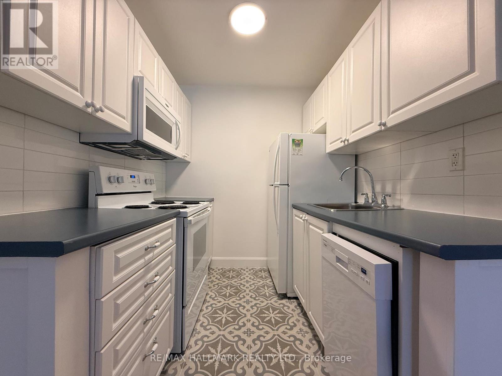 112 - 28 Upper Canada Drive, Toronto, Ontario  M2P 1R9 - Photo 5 - C12676580