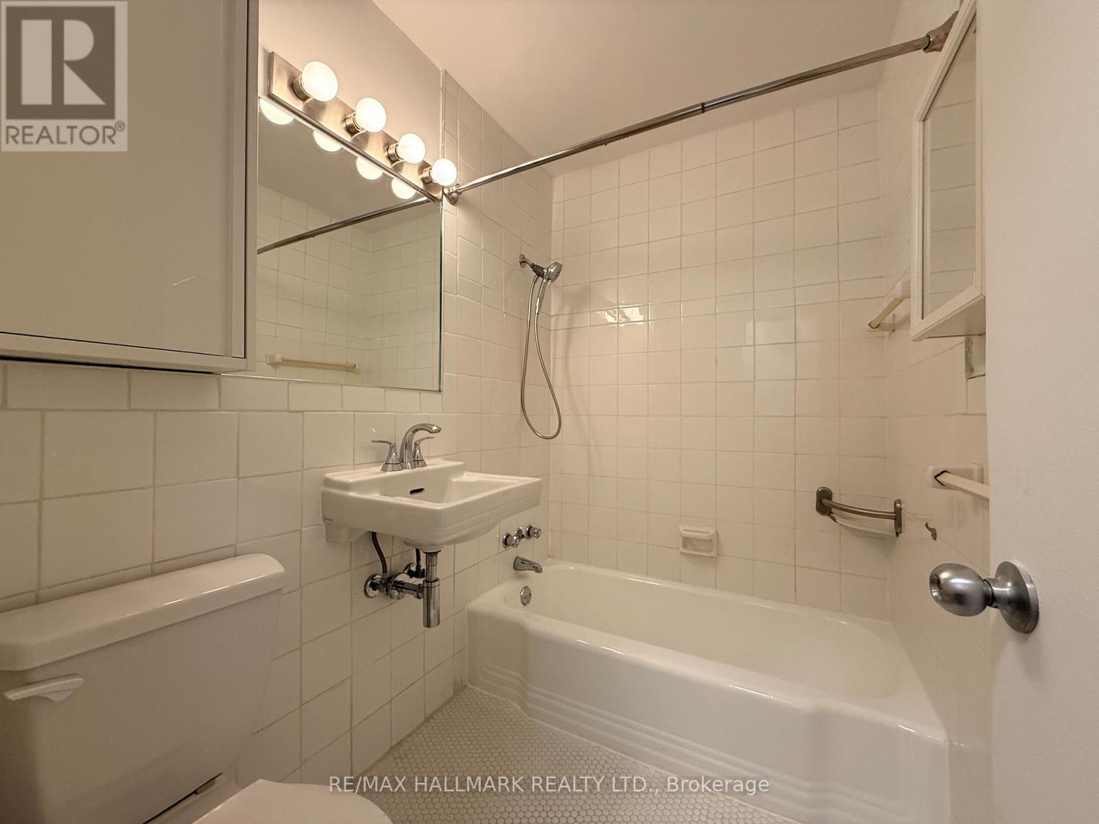 112 - 28 Upper Canada Drive, Toronto, Ontario  M2P 1R9 - Photo 6 - C12676580