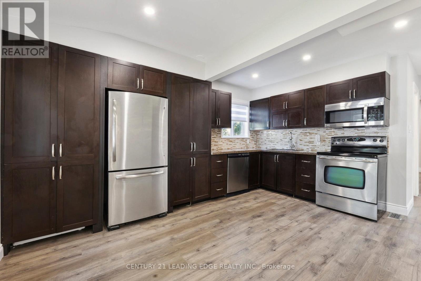 18 Beech Street, Ajax, Ontario  L1S 1W1 - Photo 11 - E12676484