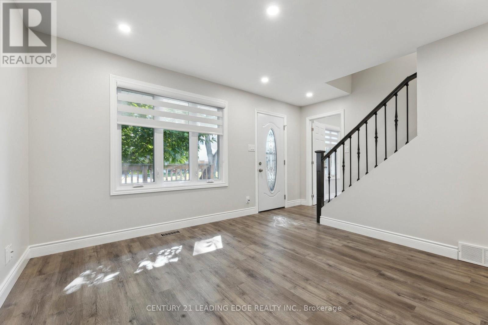 18 Beech Street, Ajax, Ontario  L1S 1W1 - Photo 7 - E12676484