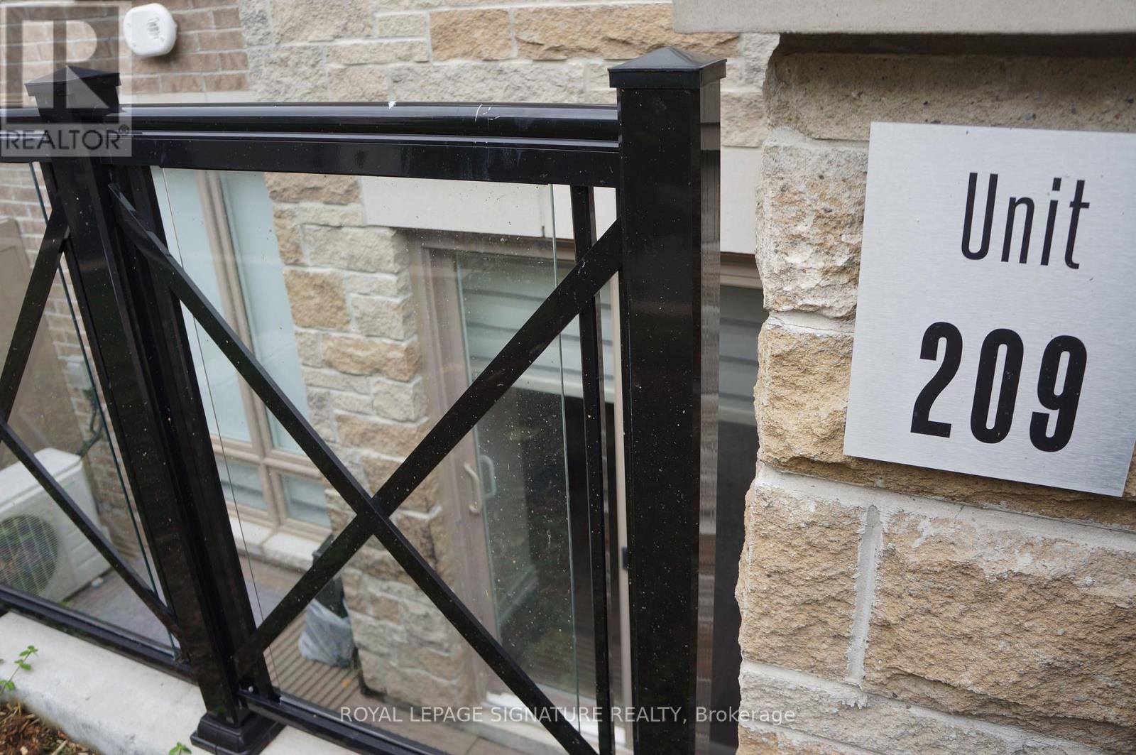 209 - 10 Dunsheath Way, Markham, Ontario  L6B 0A3 - Photo 2 - N12676436