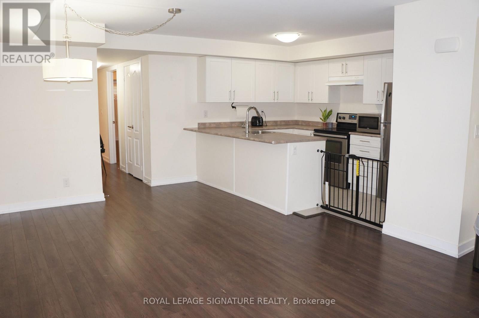 209 - 10 Dunsheath Way, Markham, Ontario  L6B 0A3 - Photo 7 - N12676436