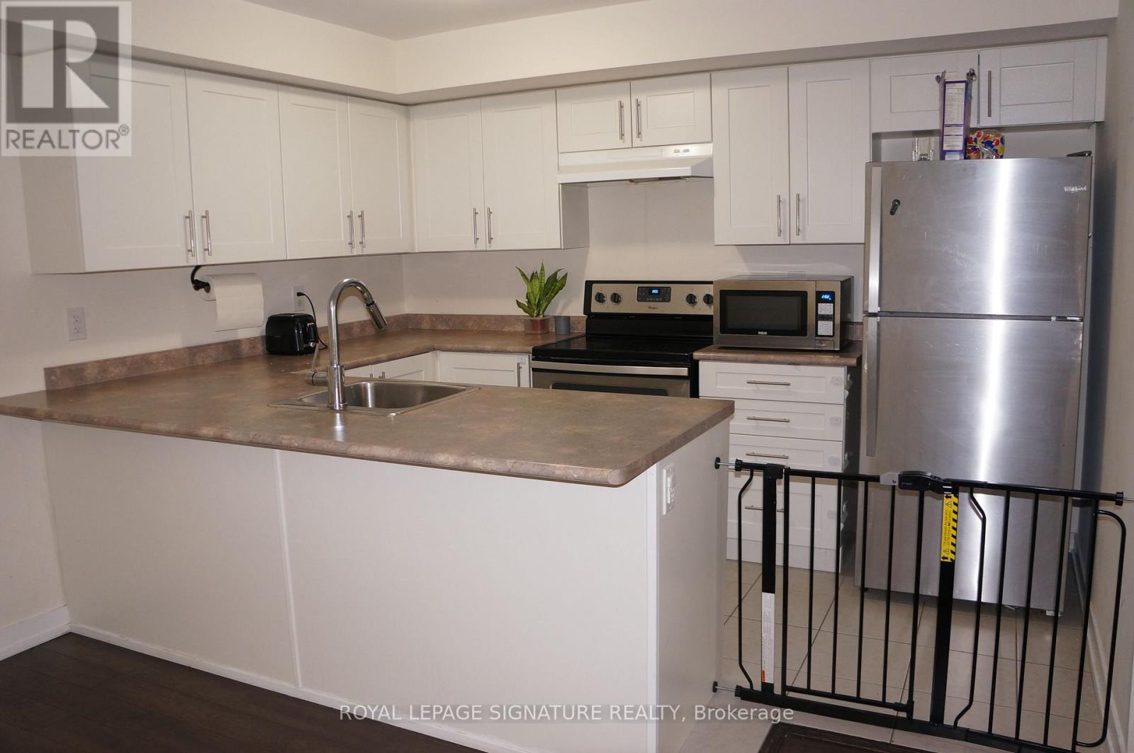 209 - 10 Dunsheath Way, Markham, Ontario  L6B 0A3 - Photo 8 - N12676436