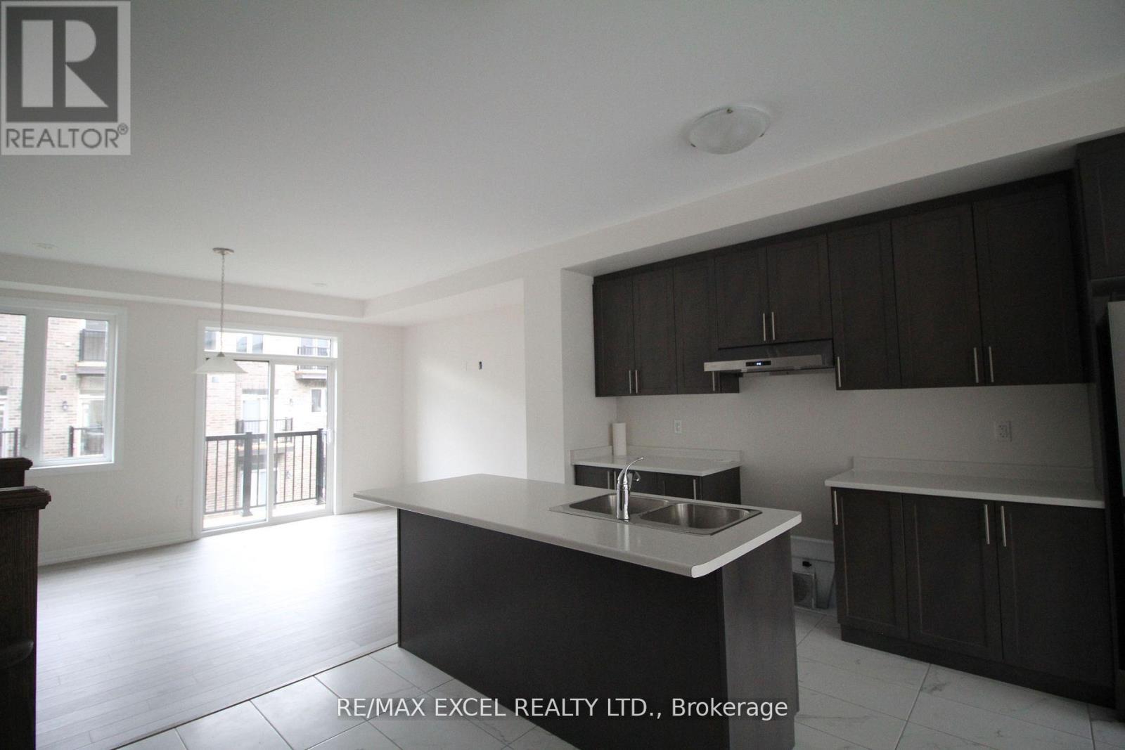 74 Carneros Way, Markham, Ontario  L6B 0S1 - Photo 3 - N12676460