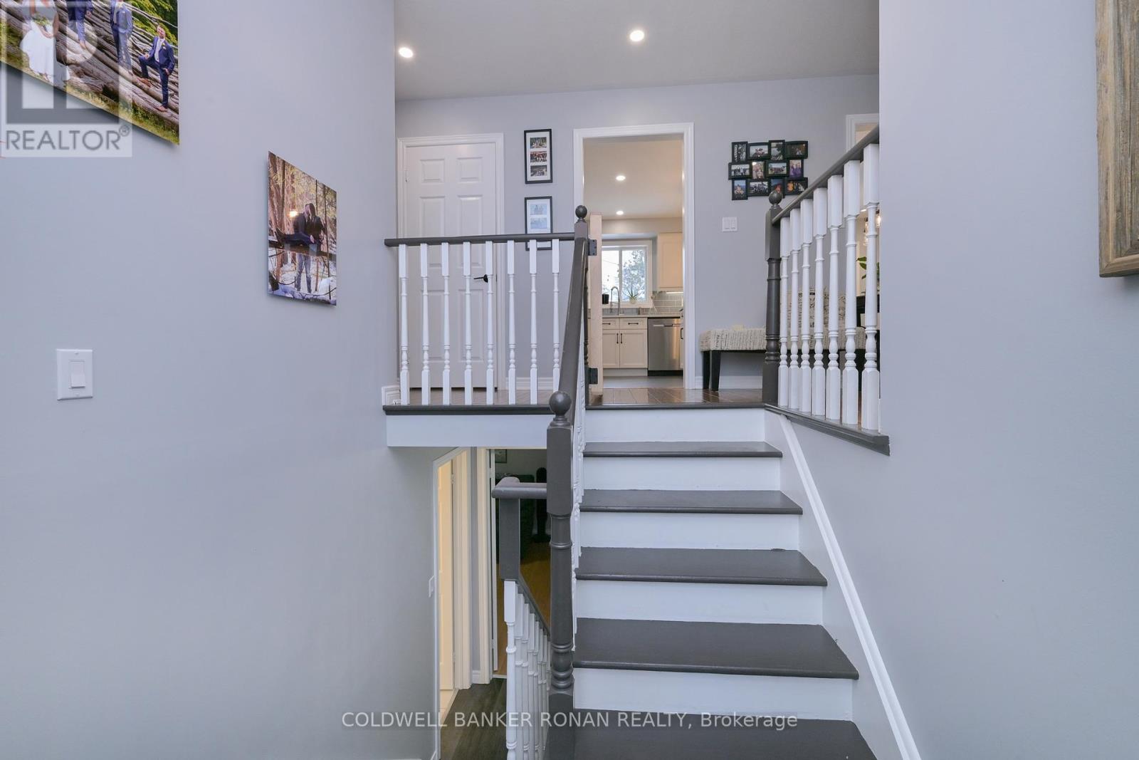 2303 Jack Crescent, Innisfil, Ontario  L9S 2C7 - Photo 3 - N12676506