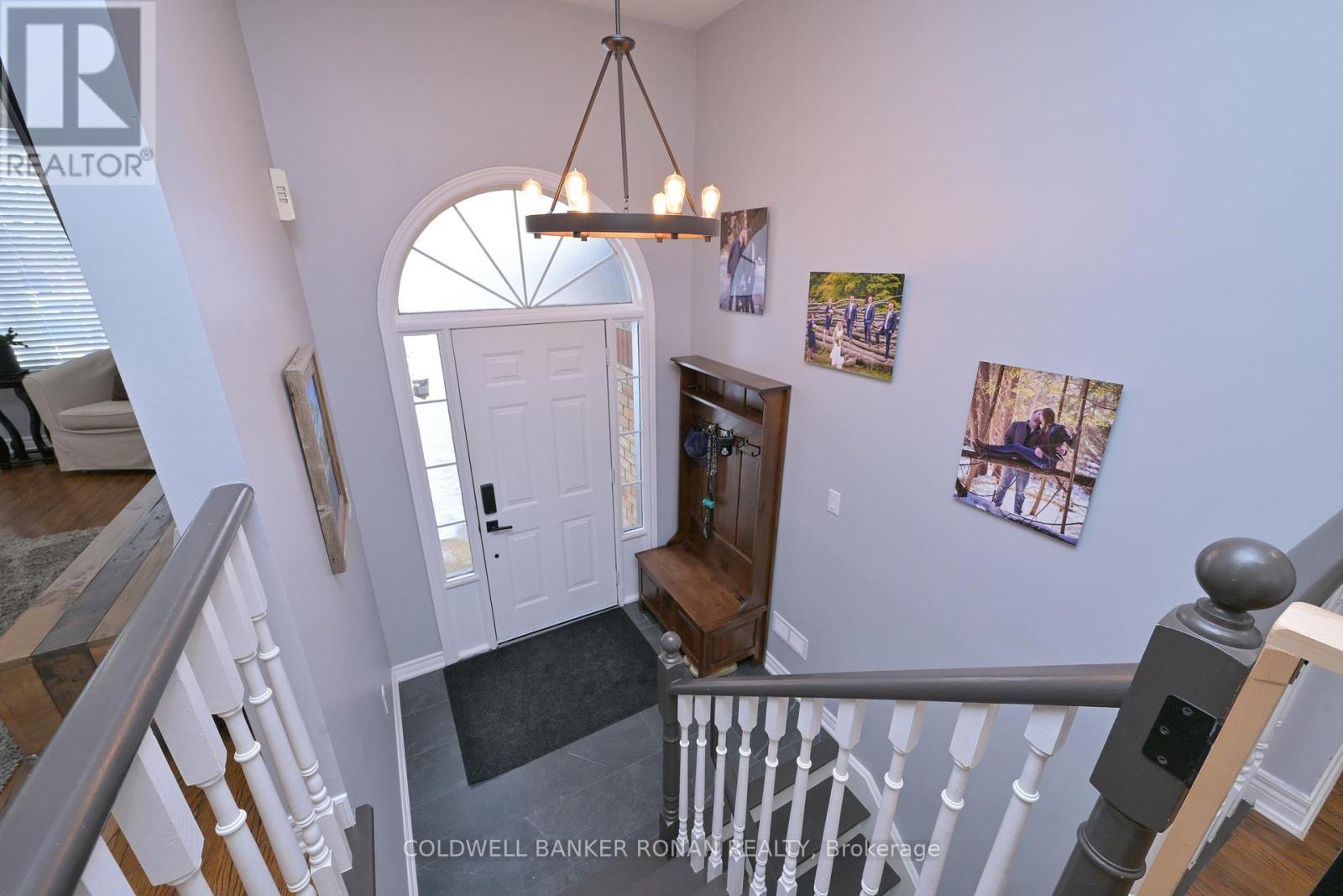 2303 Jack Crescent, Innisfil, Ontario  L9S 2C7 - Photo 4 - N12676506
