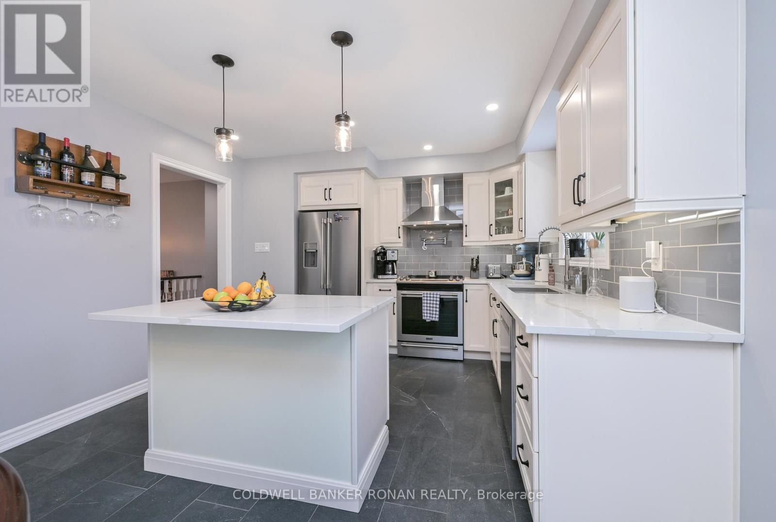 2303 Jack Crescent, Innisfil, Ontario  L9S 2C7 - Photo 5 - N12676506