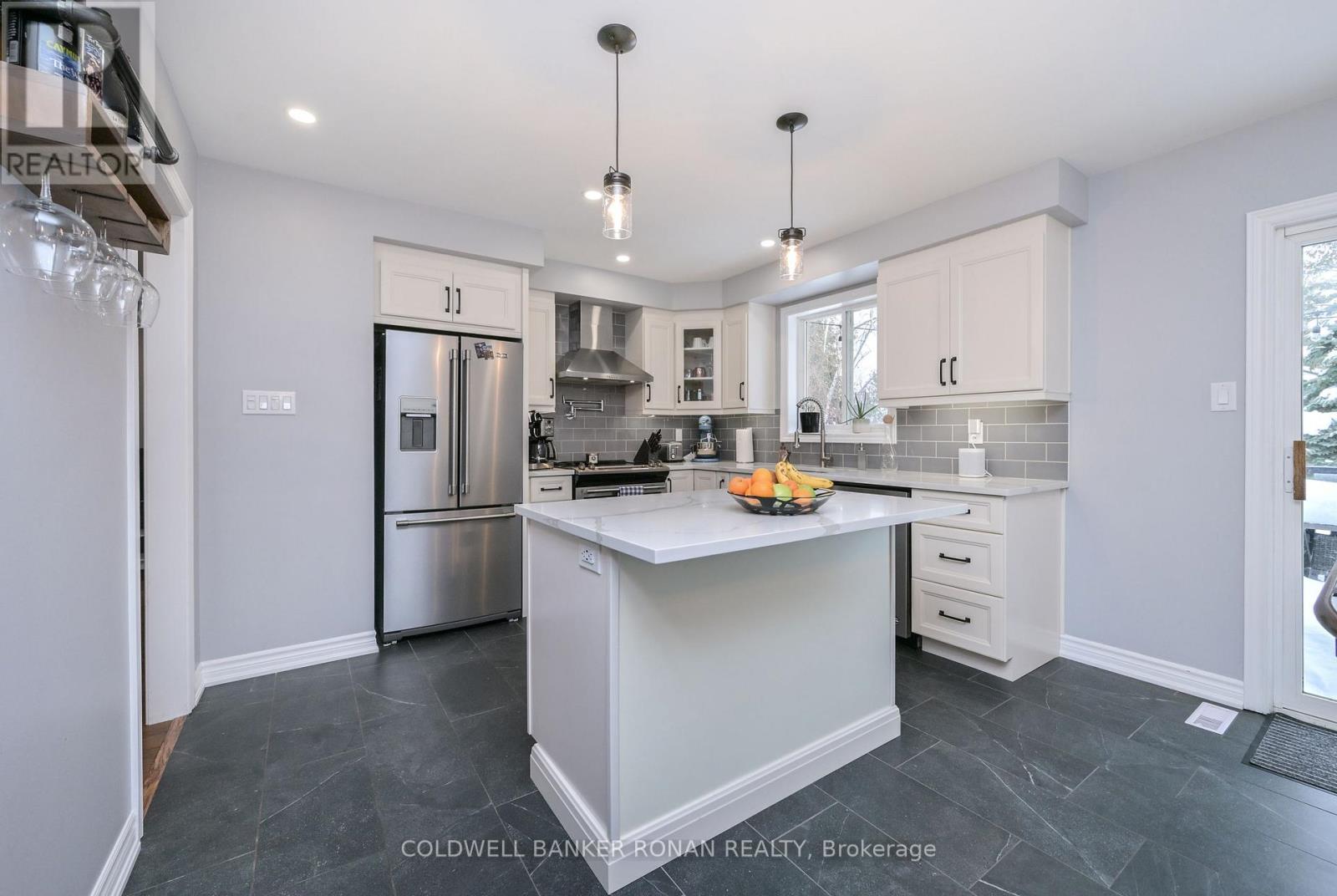 2303 Jack Crescent, Innisfil, Ontario  L9S 2C7 - Photo 7 - N12676506