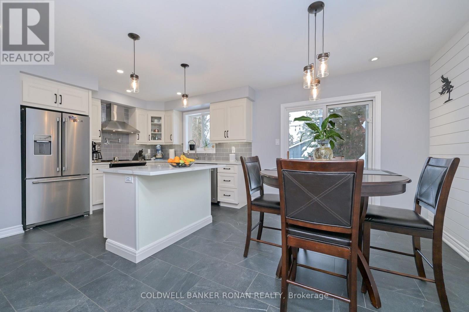 2303 Jack Crescent, Innisfil, Ontario  L9S 2C7 - Photo 9 - N12676506