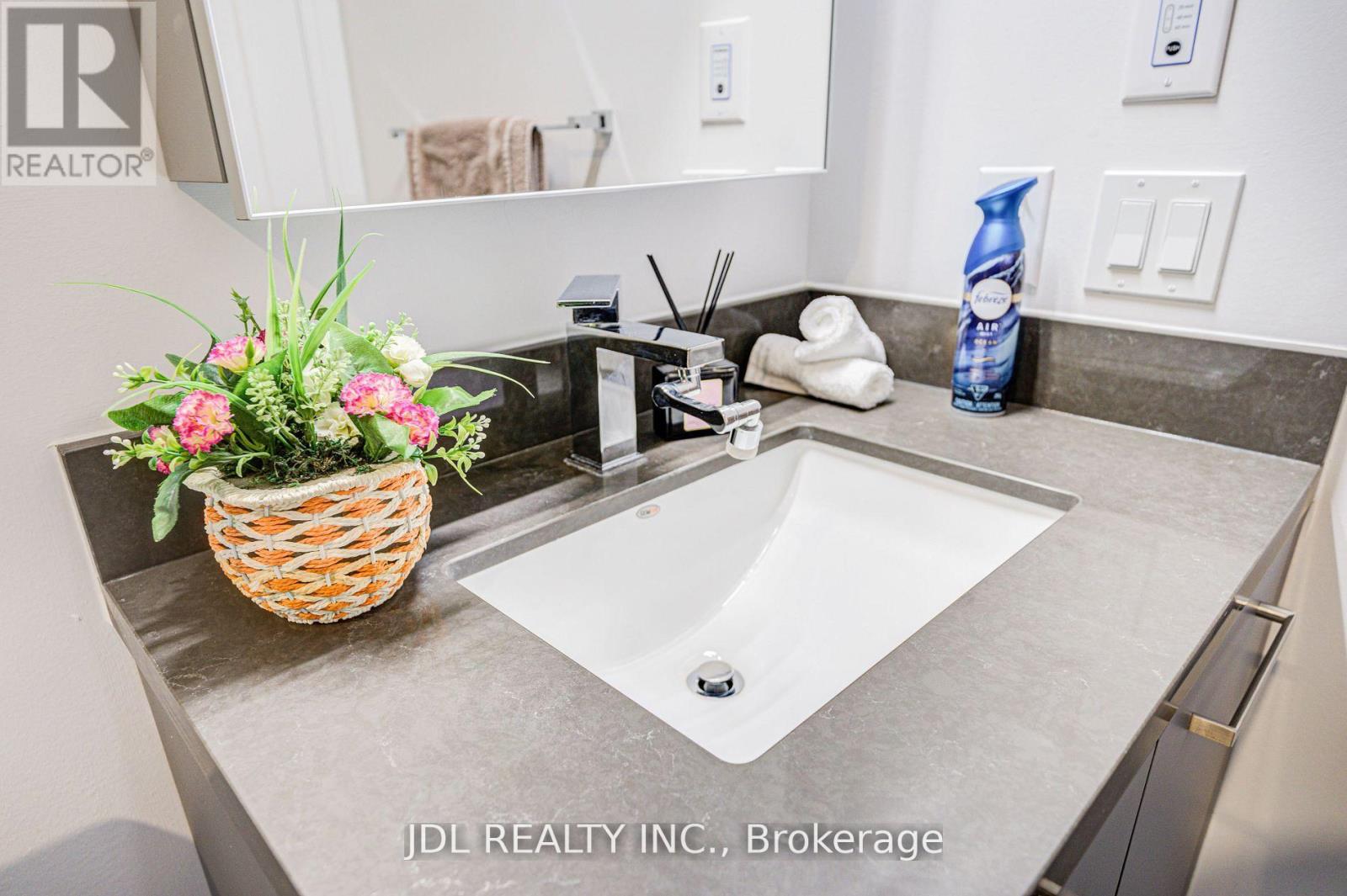 208 B - 38 Gandhi Lane, Markham, Ontario  L3T 0G9 - Photo 7 - N12676540