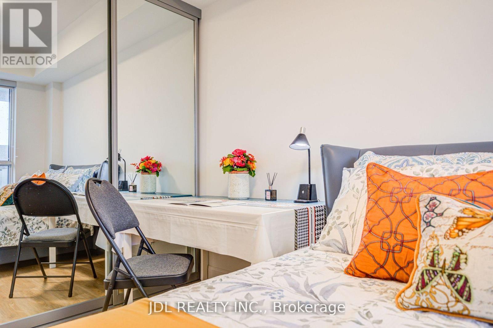 208 C - 38 Gandhi Lane, Markham, Ontario  L3T 0G9 - Photo 3 - N12676568