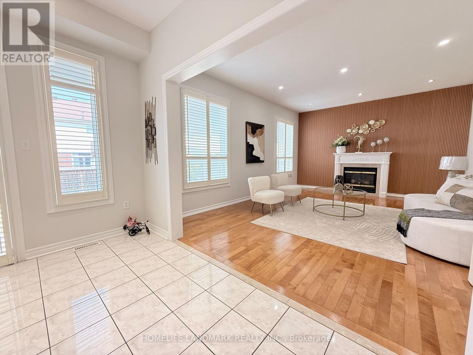 18 The Queensway, Barrie (Innis-Shore), Ontario  L4M 7H6 - Photo 15 - S12676456