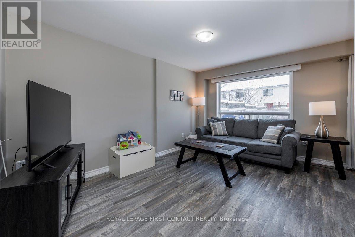 193 Pickett Crescent, Barrie (Painswick North), Ontario  L4N 8C2 - Photo 5 - S12676488