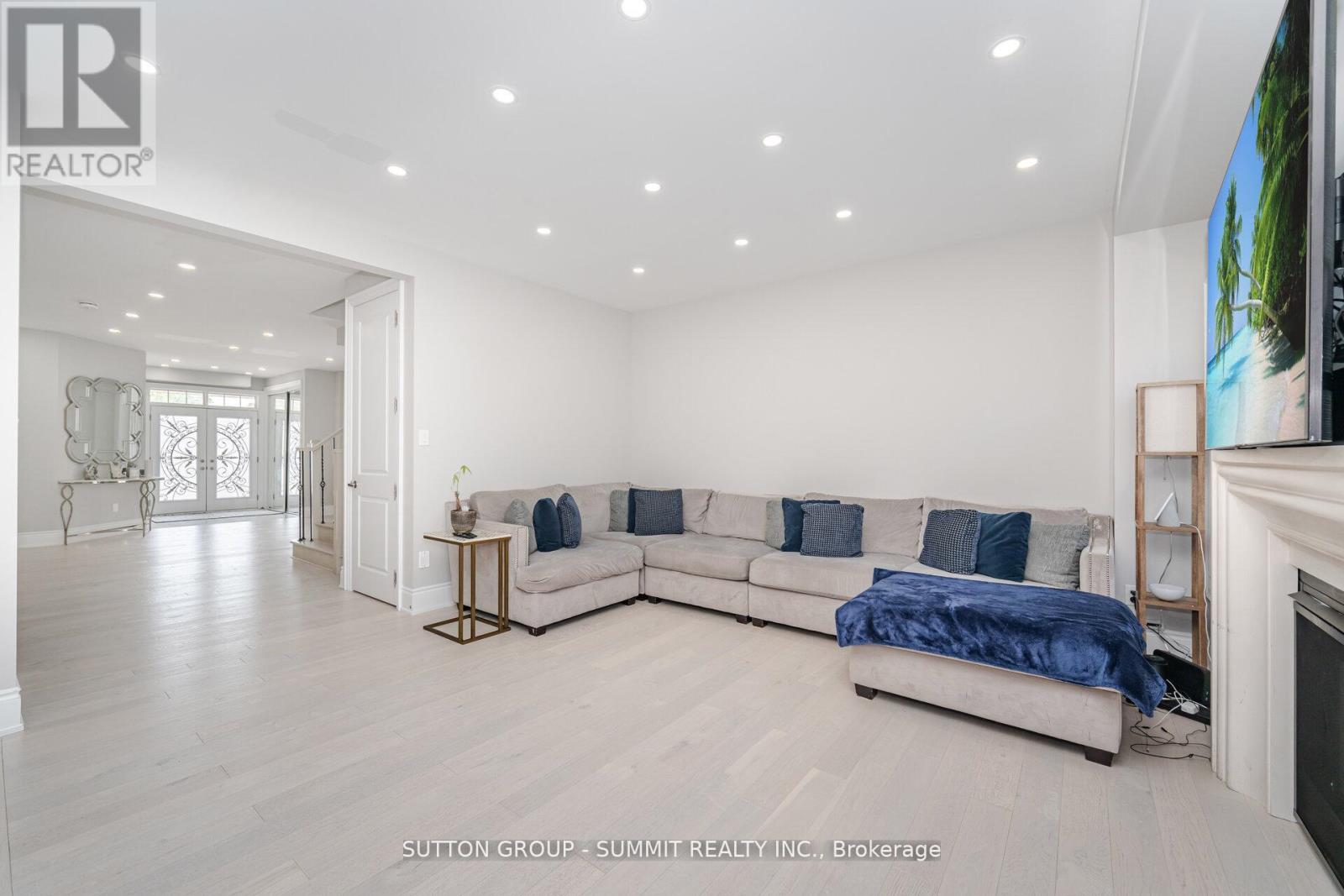 16 Westminster Circle, Barrie (Innis-Shore), Ontario  L4M 0A3 - Photo 11 - S12676624