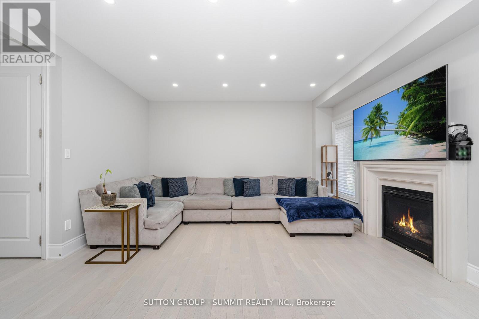 16 Westminster Circle, Barrie (Innis-Shore), Ontario  L4M 0A3 - Photo 12 - S12676624