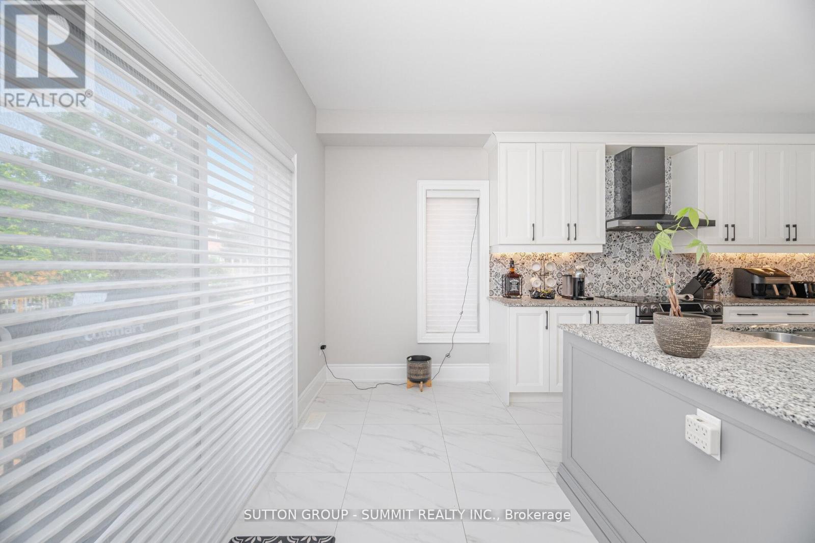 16 Westminster Circle, Barrie (Innis-Shore), Ontario  L4M 0A3 - Photo 21 - S12676624