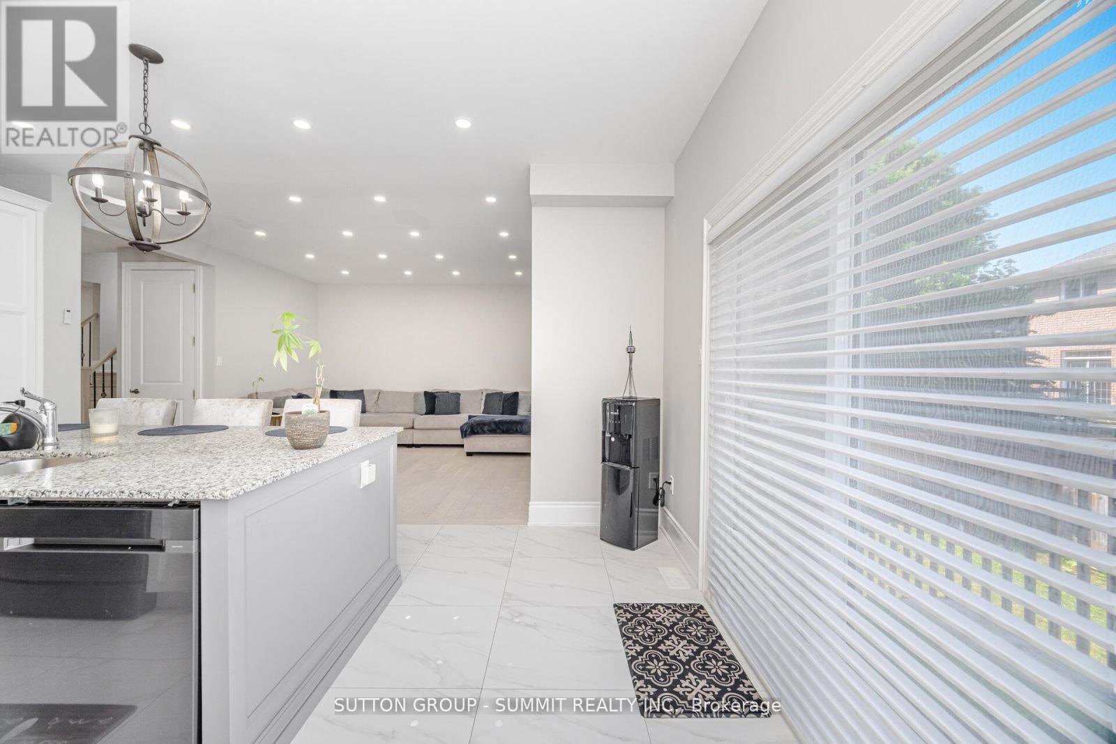 16 Westminster Circle, Barrie (Innis-Shore), Ontario  L4M 0A3 - Photo 22 - S12676624