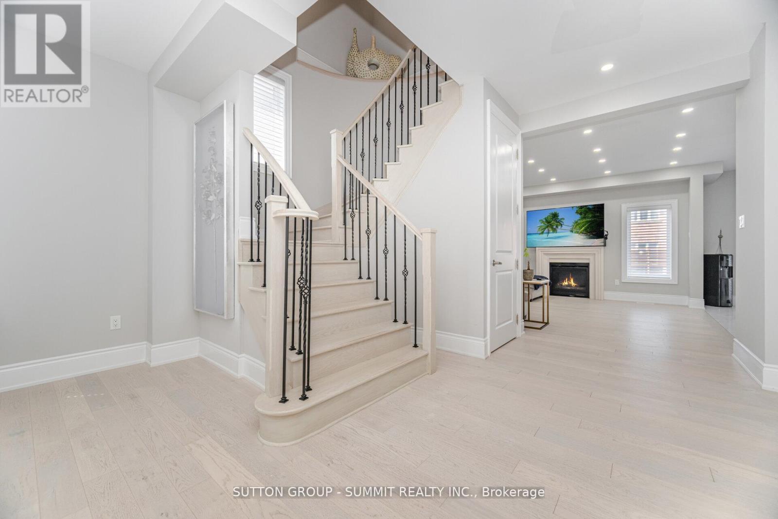 16 Westminster Circle, Barrie (Innis-Shore), Ontario  L4M 0A3 - Photo 25 - S12676624