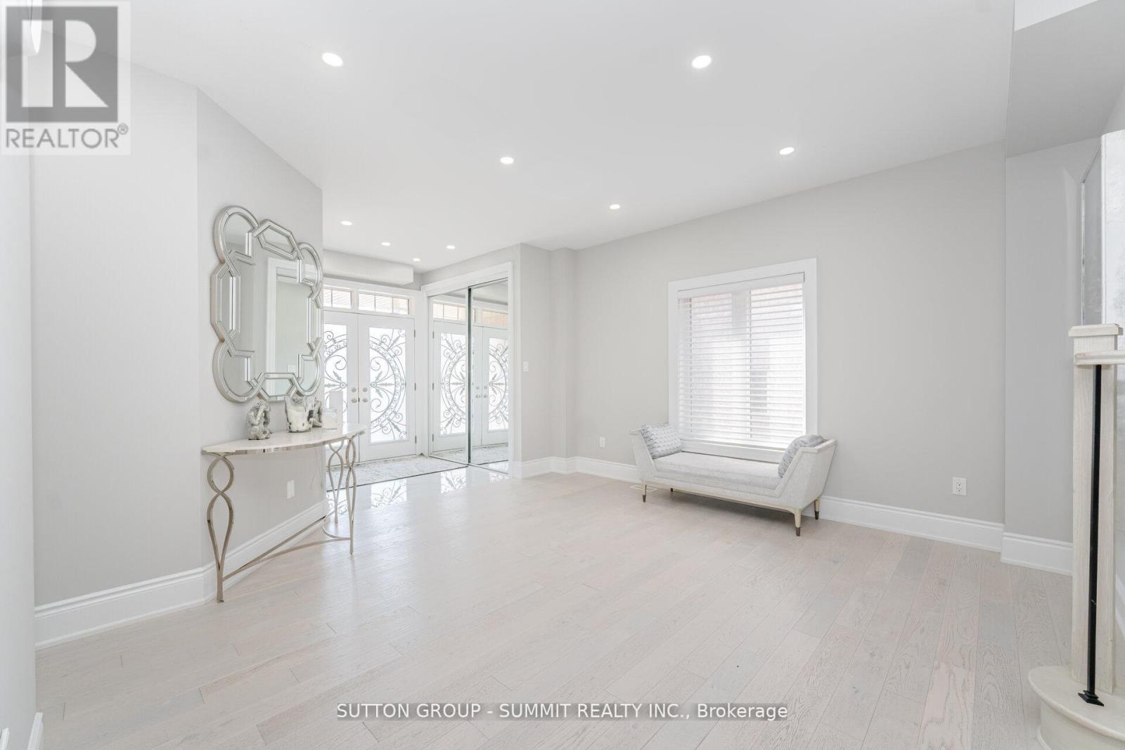 16 Westminster Circle, Barrie (Innis-Shore), Ontario  L4M 0A3 - Photo 6 - S12676624