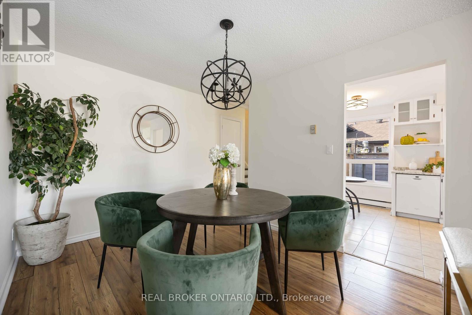 602 Dorchester Drive, Oshawa, Ontario  L1J 6L5 - Photo 7 - E12490840