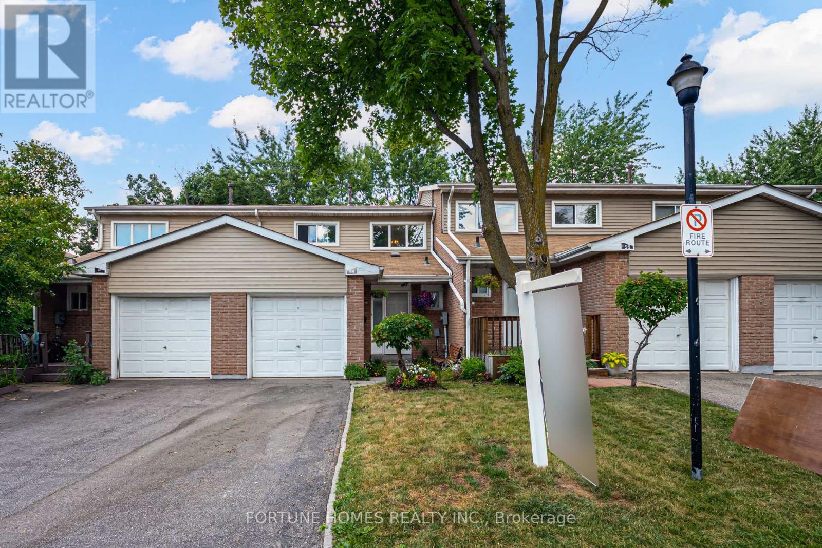 59 - 59 Enmount Drive, Brampton, Ontario  L6T 4C9 - Photo 2 - W12676430