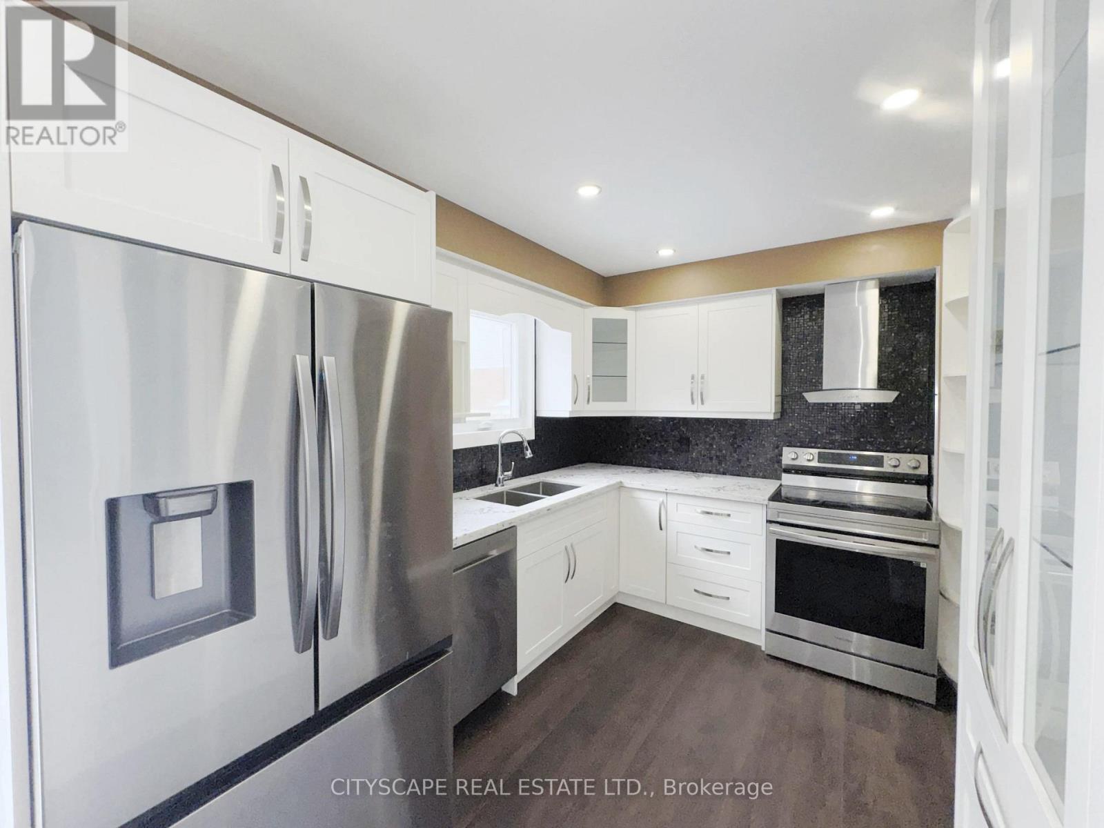 4064 Teakwood Drive, Mississauga (Creditview), Ontario  L5C 3L5 - Photo 11 - W12676446