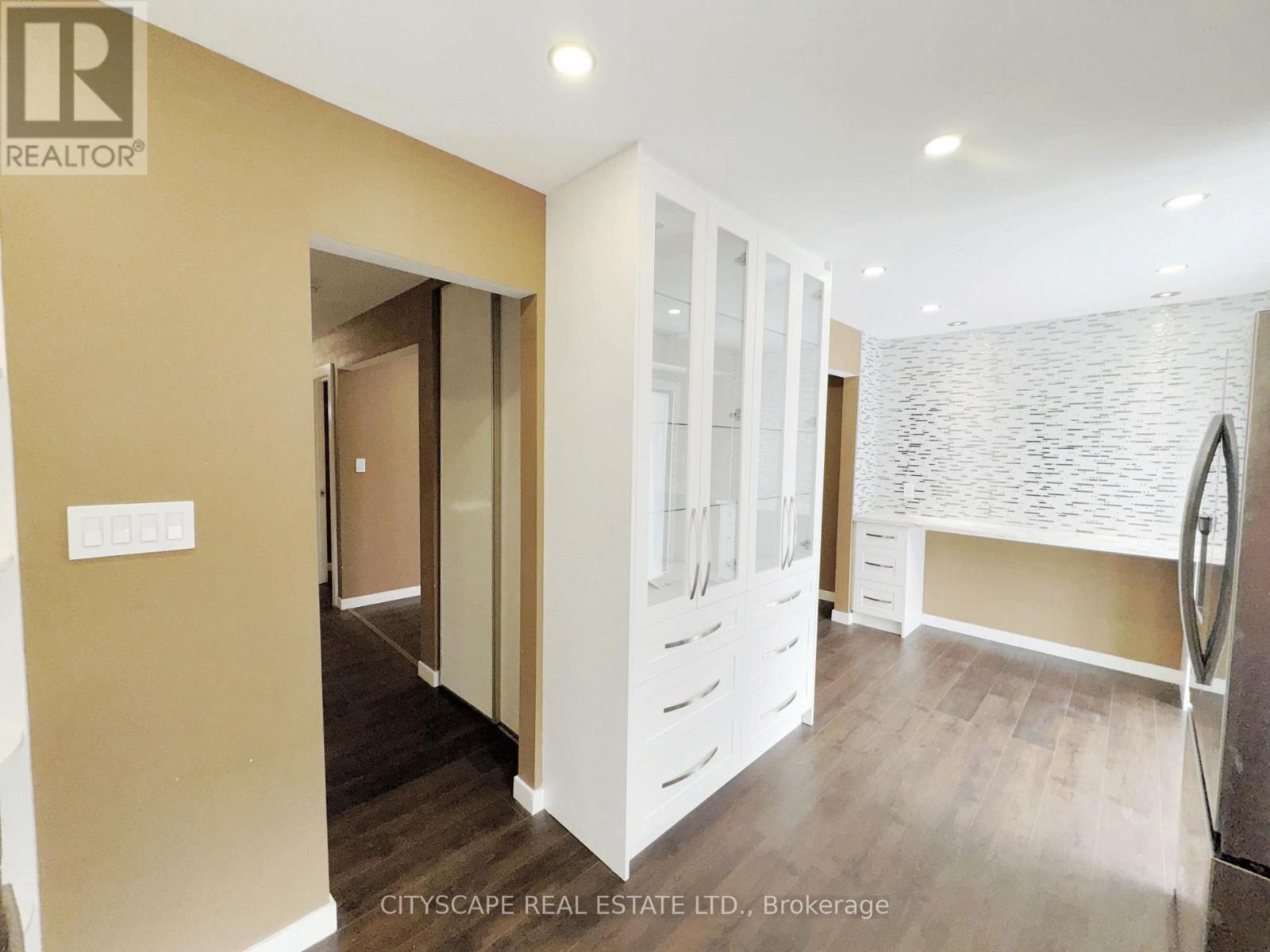 4064 Teakwood Drive, Mississauga (Creditview), Ontario  L5C 3L5 - Photo 13 - W12676446