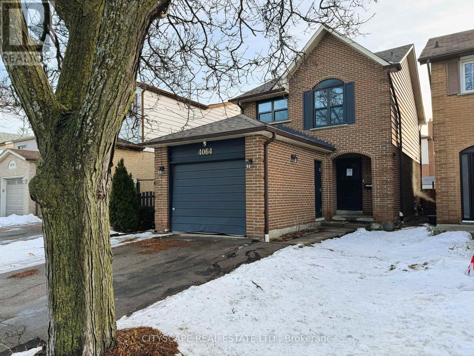 4064 Teakwood Drive, Mississauga (Creditview), Ontario  L5C 3L5 - Photo 2 - W12676446