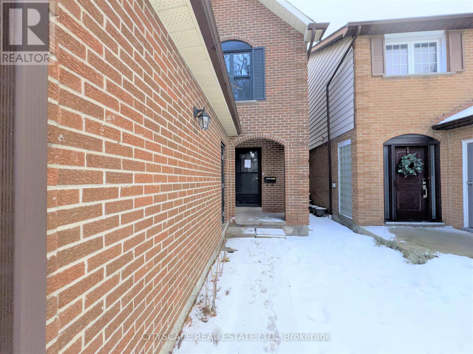 4064 Teakwood Drive, Mississauga (Creditview), Ontario  L5C 3L5 - Photo 4 - W12676446
