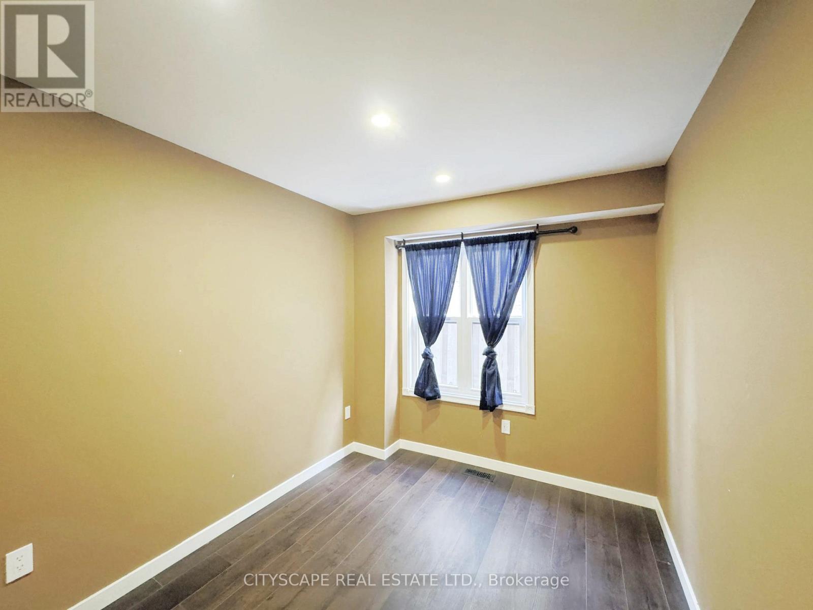 4064 Teakwood Drive, Mississauga (Creditview), Ontario  L5C 3L5 - Photo 7 - W12676446