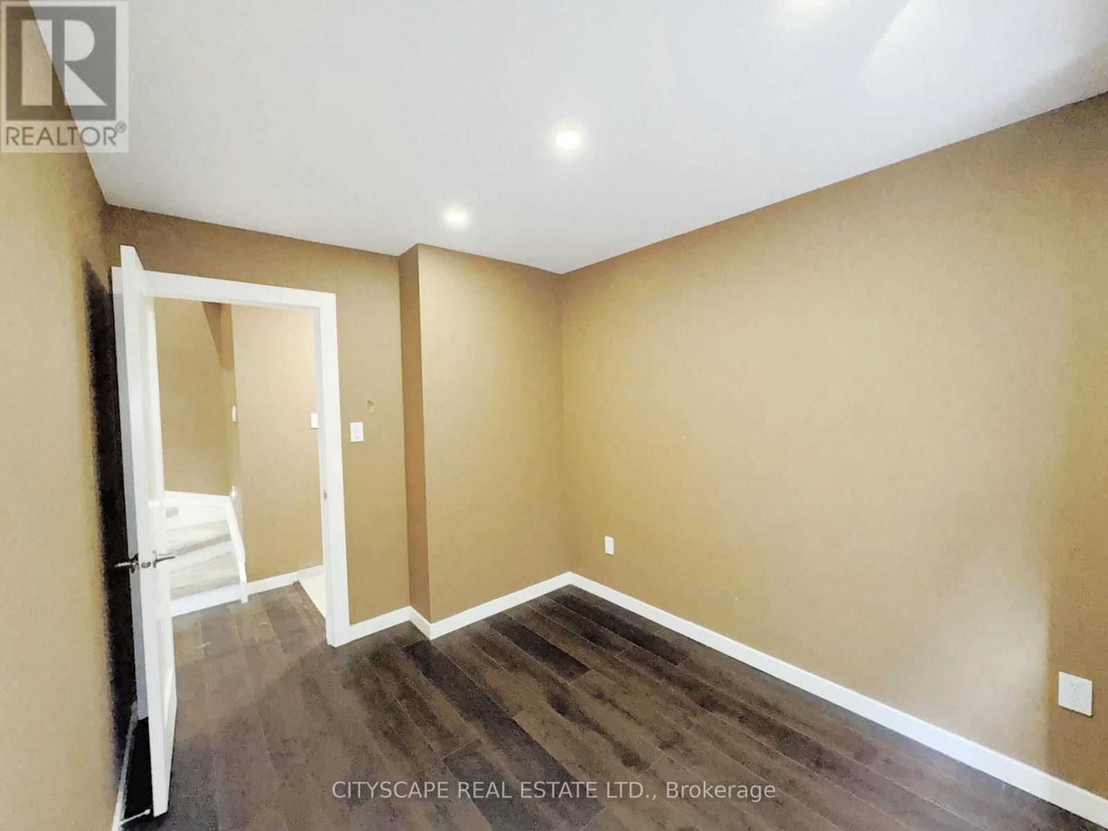 4064 Teakwood Drive, Mississauga (Creditview), Ontario  L5C 3L5 - Photo 8 - W12676446