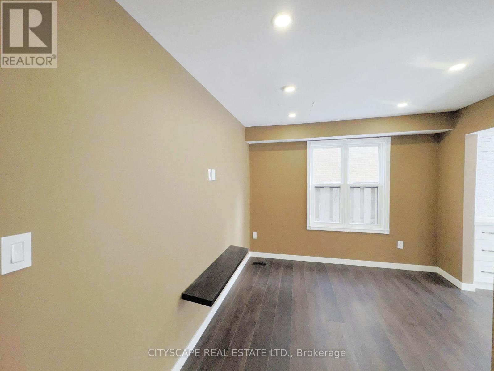 4064 Teakwood Drive, Mississauga (Creditview), Ontario  L5C 3L5 - Photo 9 - W12676446