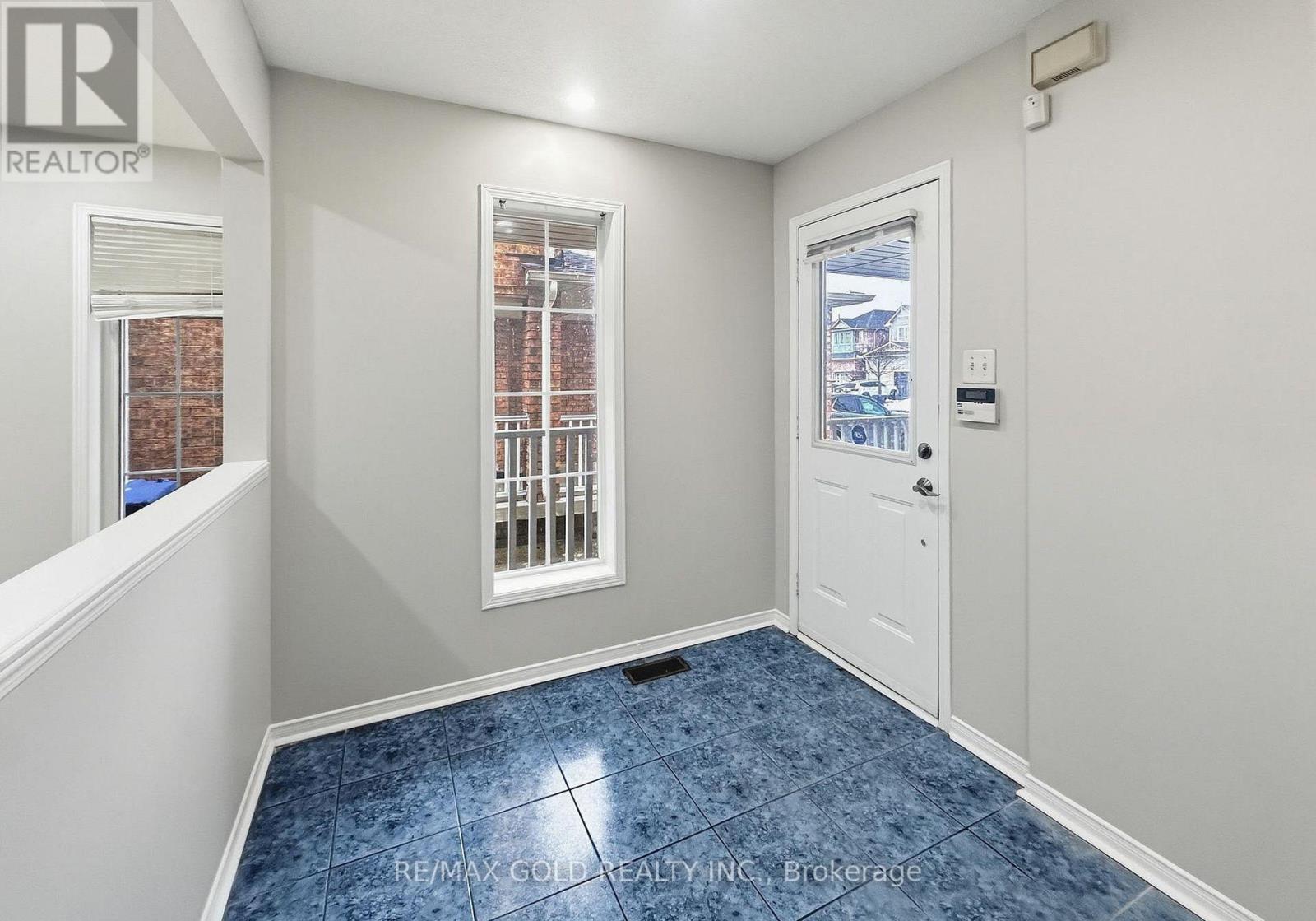 65 Vintage Gate, Brampton, Ontario  L6X 5C3 - Photo 5 - W12676452