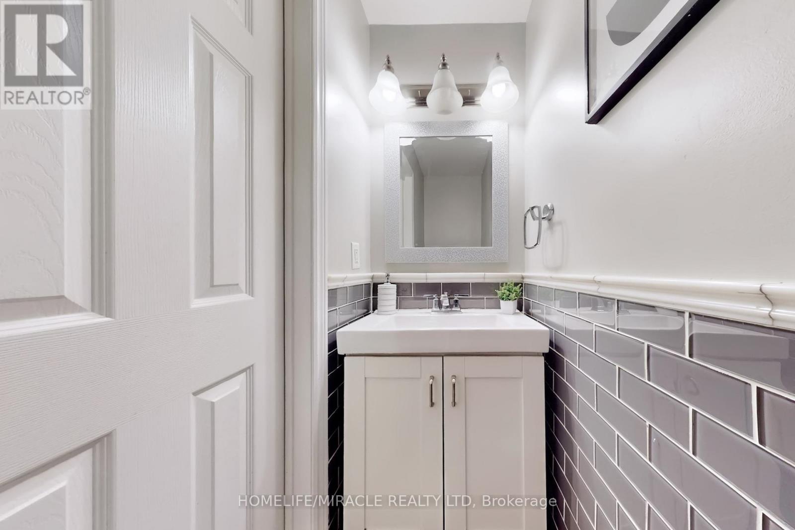 1012 Gordon Heights, Milton, Ontario  L9T 5S9 - Photo 20 - W12676476