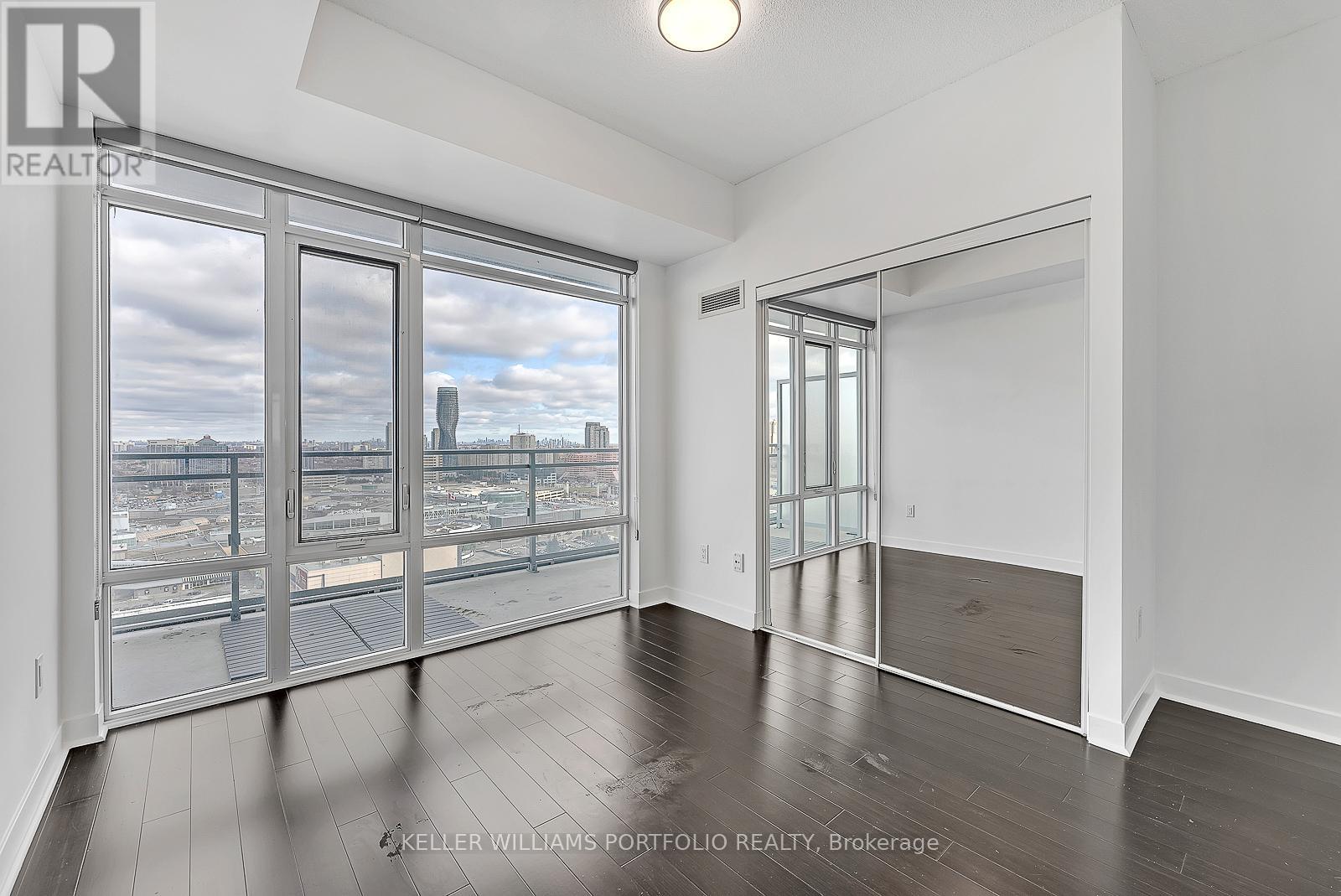 2012 - 365 Prince Of Wales Drive, Mississauga (City Centre), Ontario  L5B 0G6 - Photo 18 - W12676490