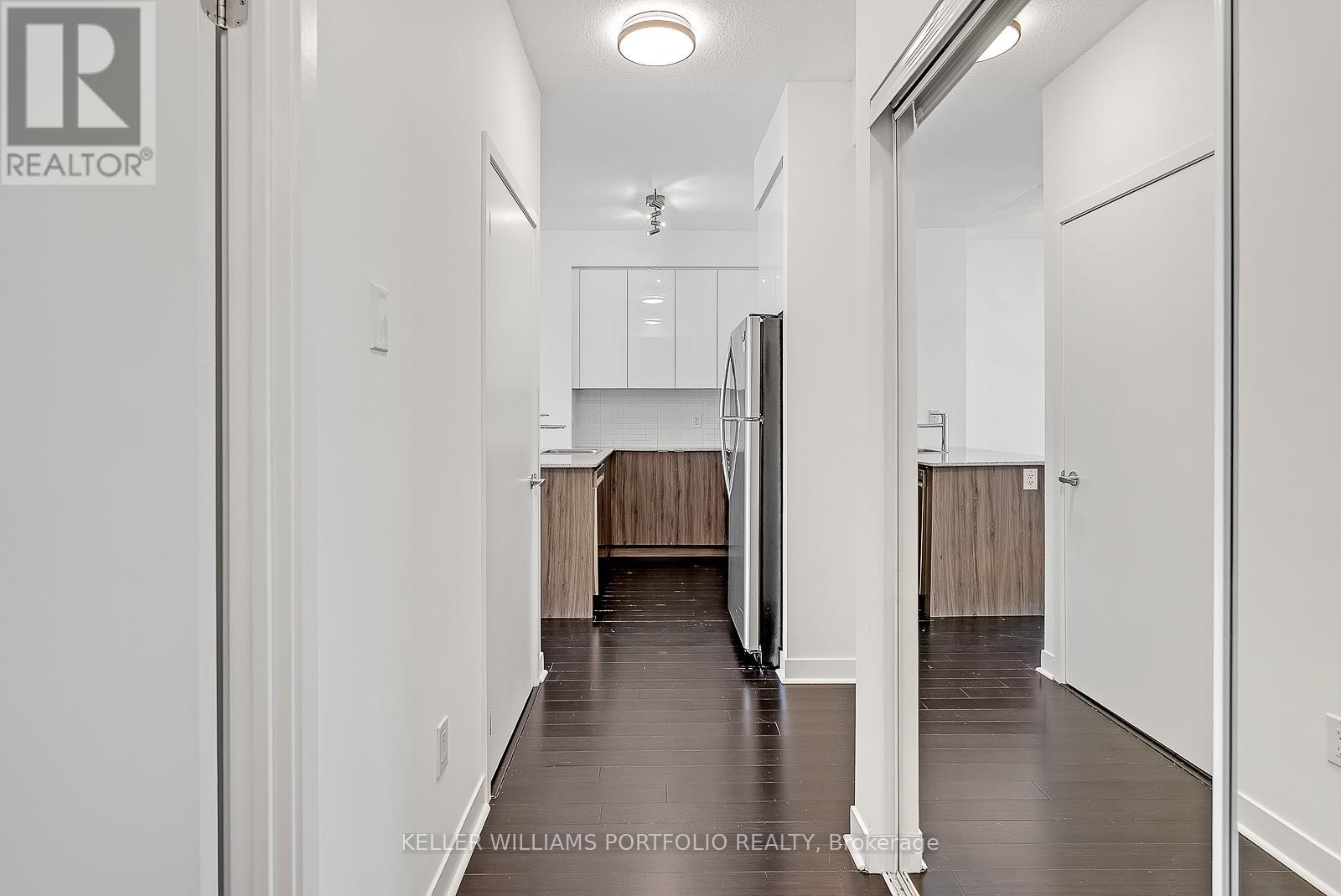 2012 - 365 Prince Of Wales Drive, Mississauga (City Centre), Ontario  L5B 0G6 - Photo 2 - W12676490